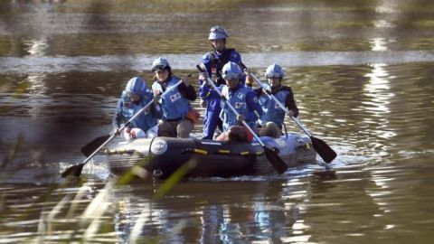 北京蓝天救援队|北京蓝天救援队利用国庆假期进行水上训练