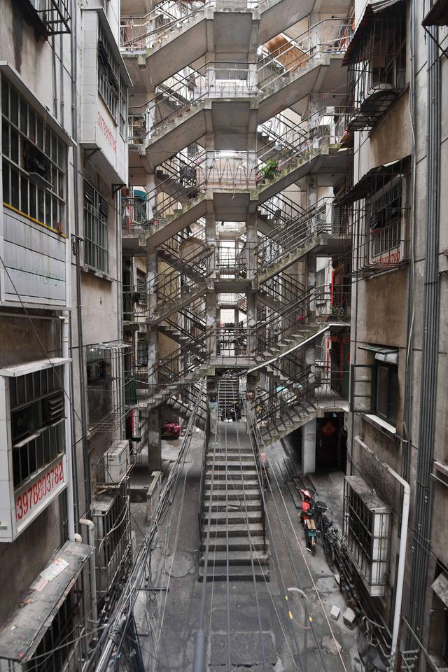 南宁的"鸳鸯楼",本是为了节省材料空间,现在成了网红的打卡点