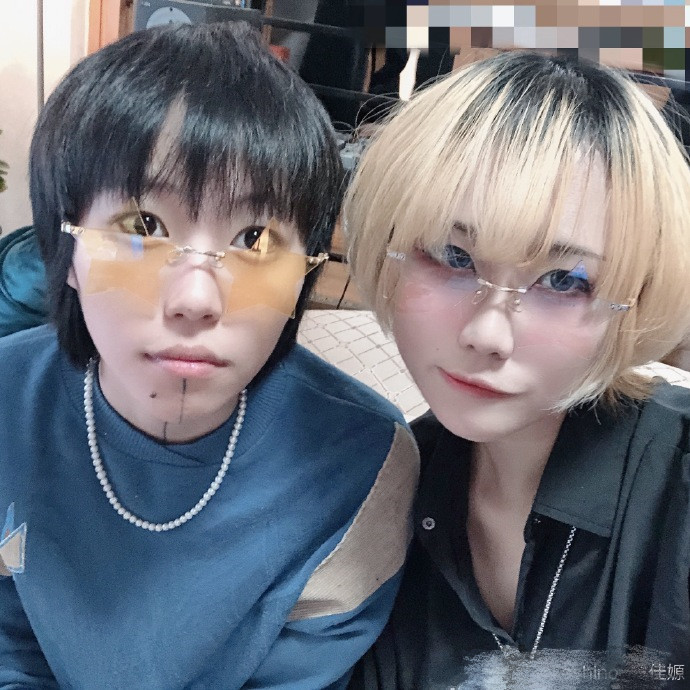 窦靖童|窦靖童与同父异母妹妹自拍超亲密，流鼻血特效十足搞怪