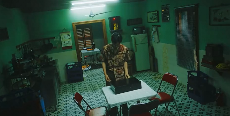 王一博|王一博穿西装报菜名，与辣根合拍太硬核，花衬衣成《冰雨火》路透