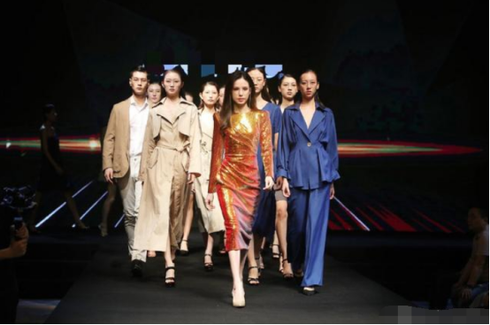 港星|54岁港星盘点：李若彤身材曲线佳，温碧霞冻龄，她们却显老态