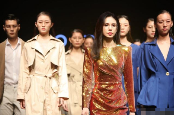 港星|54岁港星盘点：李若彤身材曲线佳，温碧霞冻龄，她们却显老态