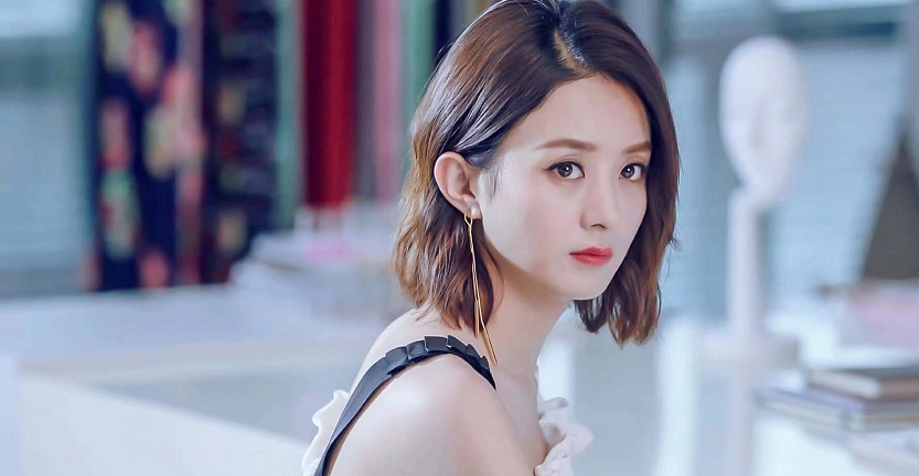 赵丽颖|网上曝出赵丽颖杨幂比拼帖，小赵造型师点赞杨幂强，后道歉是手滑