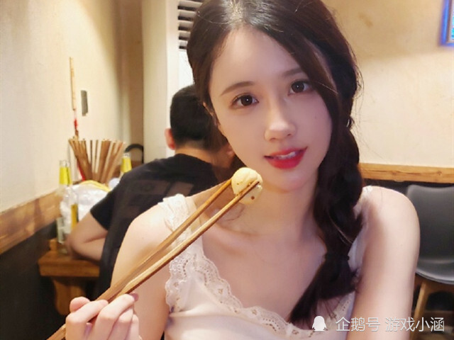 粉丝镜头下的女主播,刘思瑶老土,轩子耐看,看到沫子:确定没美颜?