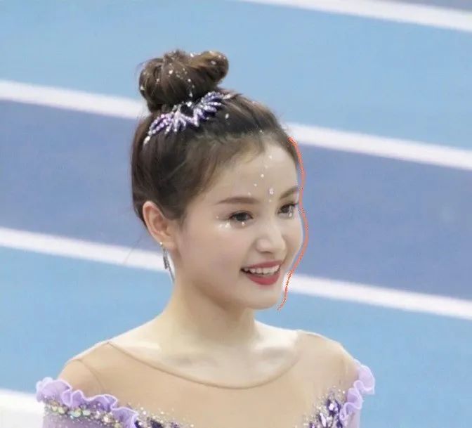 王思聪|王思聪最美前女友，咋成了馒头脸？