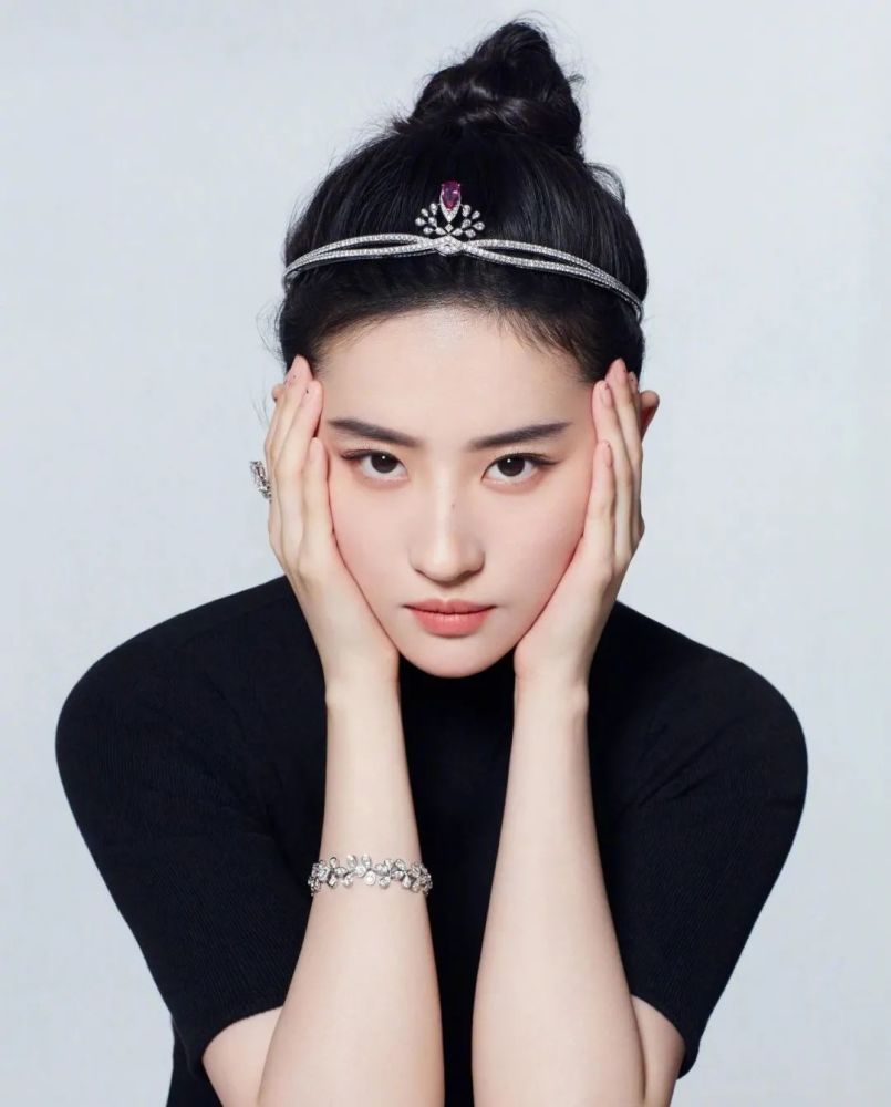 王思聪|王思聪最美前女友，咋成了馒头脸？