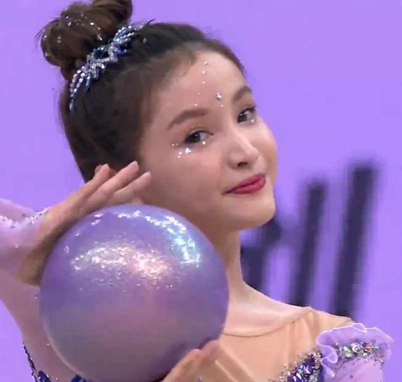 王思聪|王思聪最美前女友，咋成了馒头脸？