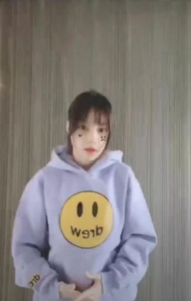 李小璐|李小璐和PGone恋情有了新的发展，两人穿同一件衣服，隔空秀恩爱