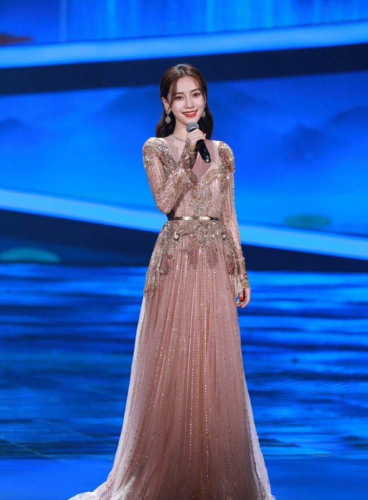 baby|Baby回复聚会合照站位问题，朋友之间不用介意，网友反应真的超暖心