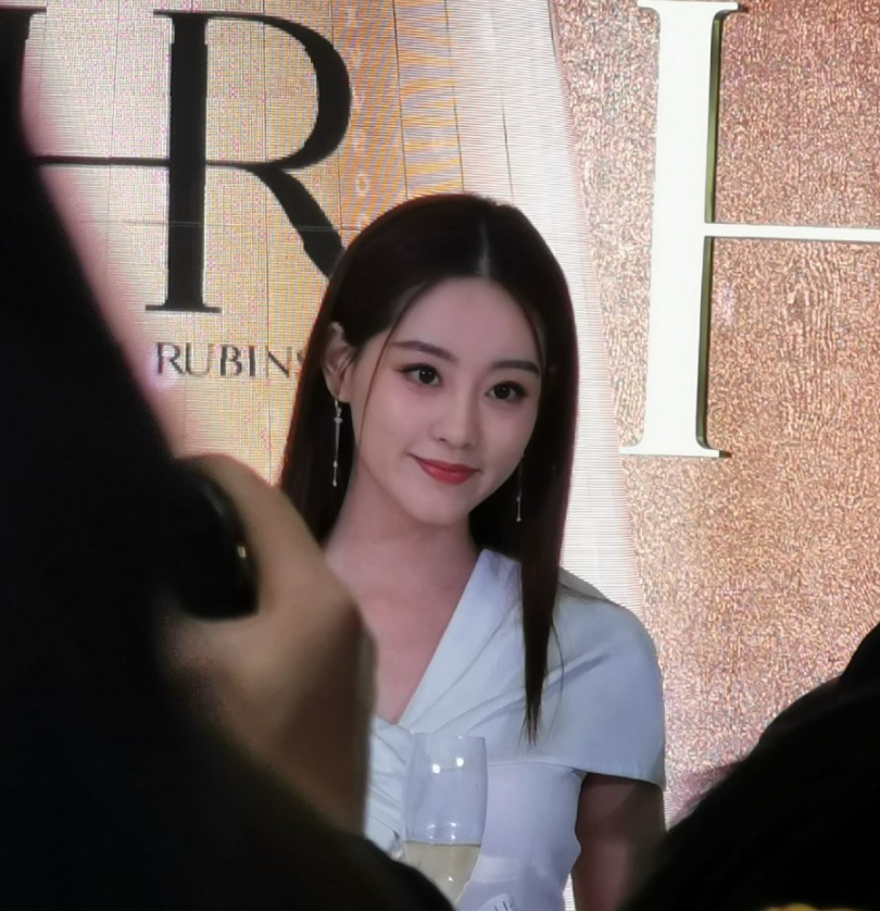 嘉行女艺人的生图王艺瑾肤白貌美杨幂有气质黄梦莹让人心动