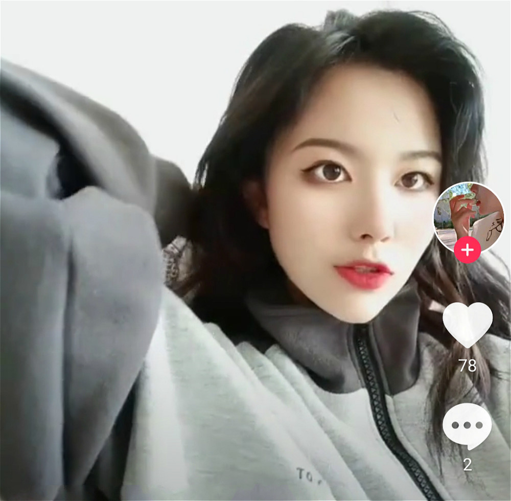 网红|美女网红遭网友劝删国旗视频，怒怼网友：我爱国有什么可喷的？