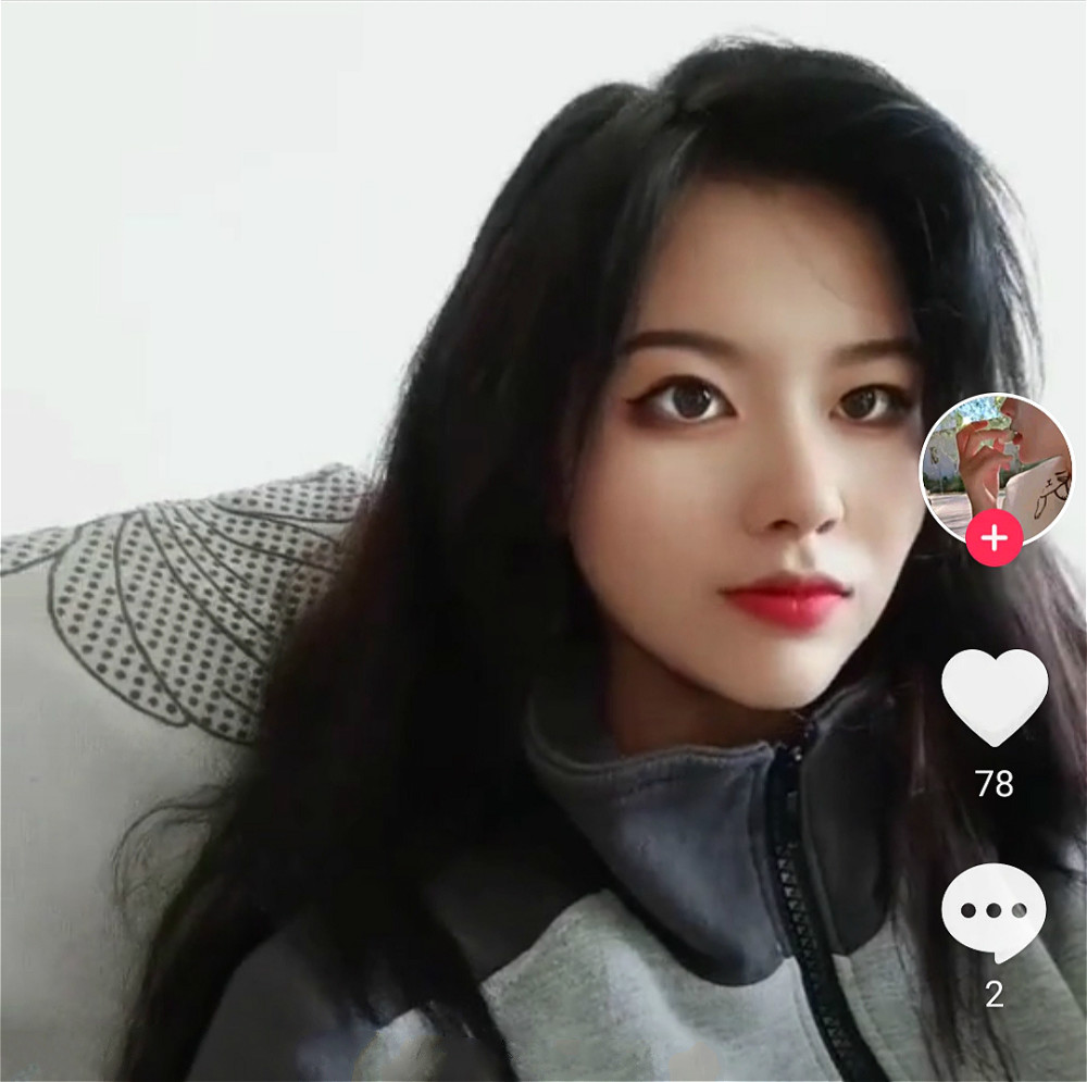 网红|美女网红遭网友劝删国旗视频，怒怼网友：我爱国有什么可喷的？