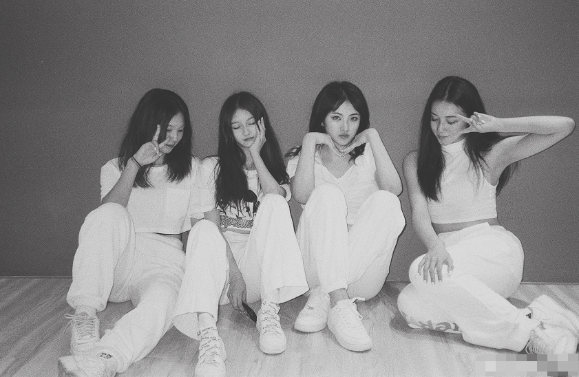 姚安娜|名媛组团出道？任正非小女儿姚安娜与名媛组舞团，稳站C位气质好