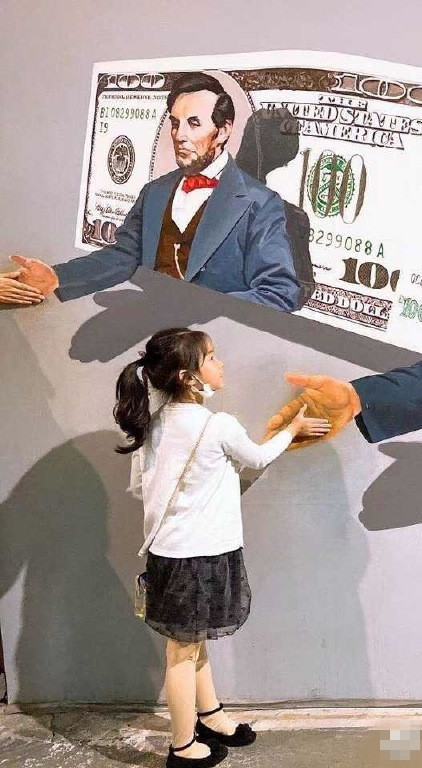 黄奕|黄奕带女儿看画展，7岁黄芊玲越长越像黄毅清，表情超多变“戏精”