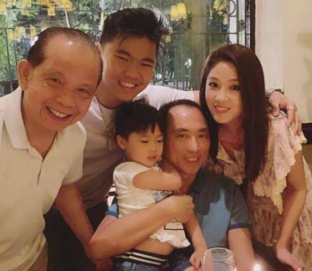 港姐冠军|她曾是港姐冠军，嫁给大20岁富豪生下2子，如今46岁很美很幸福