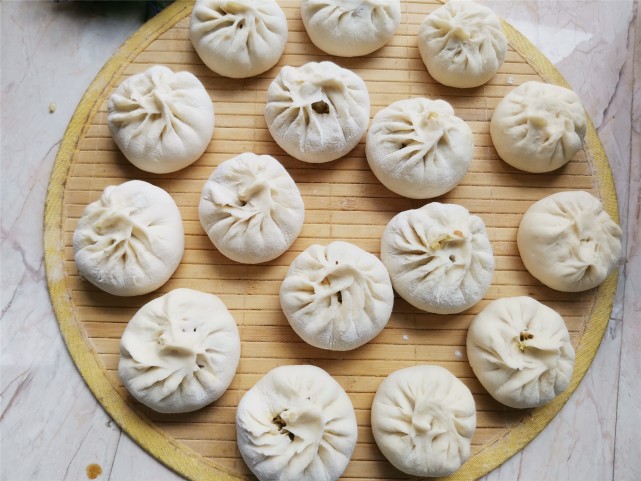 秋季,特别适合吃这个馅的包子,鲜香味美,越吃越香,百吃不腻