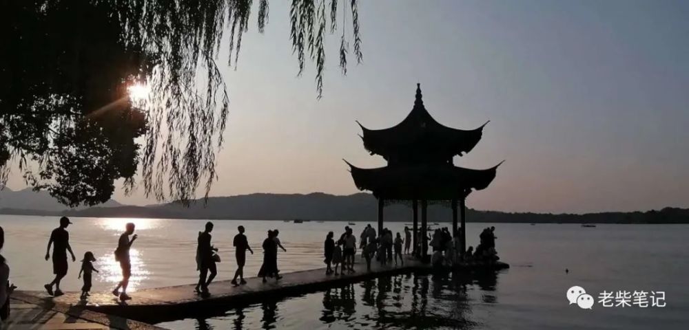 卓文君|赏月赏诗赏美女：不会喝酒，还能叫诗人吗？