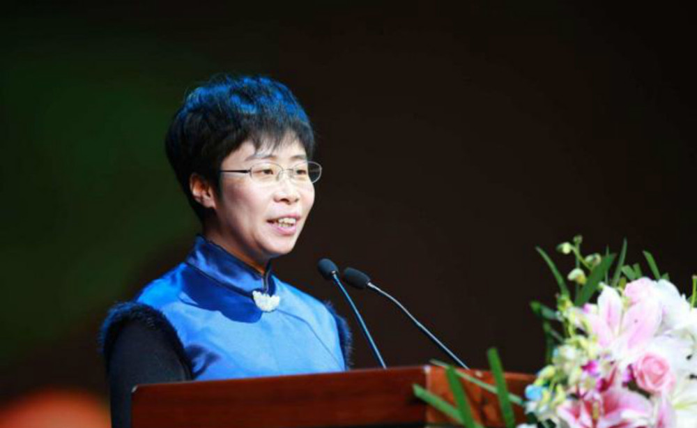 蒙曼|诗词大会新节目蒙曼精彩点评被赞，备受质疑的她还是那个睿智才女