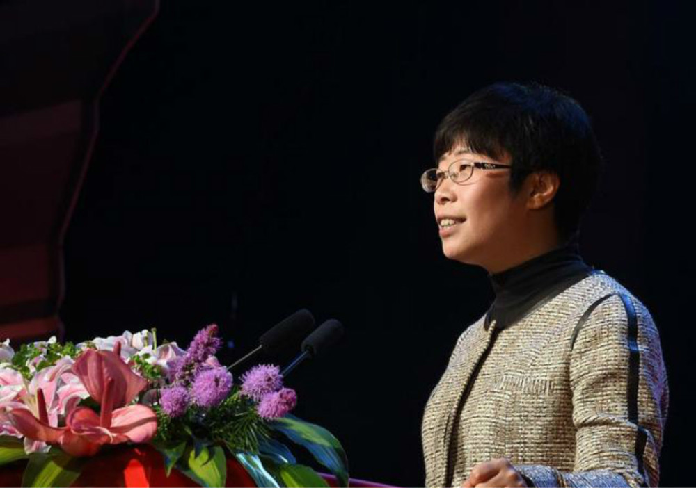 蒙曼|诗词大会新节目蒙曼精彩点评被赞，备受质疑的她还是那个睿智才女