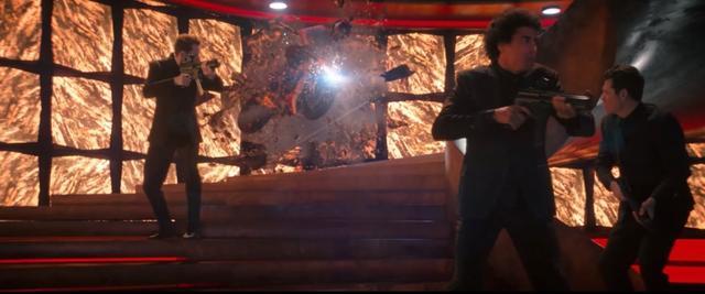 失控玩家|死侍新片《失控玩家》游戏中飙车：如何从NPC变成拯救世界的超级英雄？