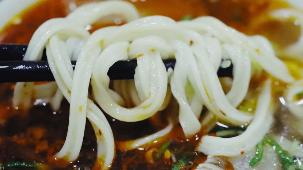 毛细,韭叶,荞麦棱,大宽……我终于吃到了真正的"兰州拉面"_腾讯新闻