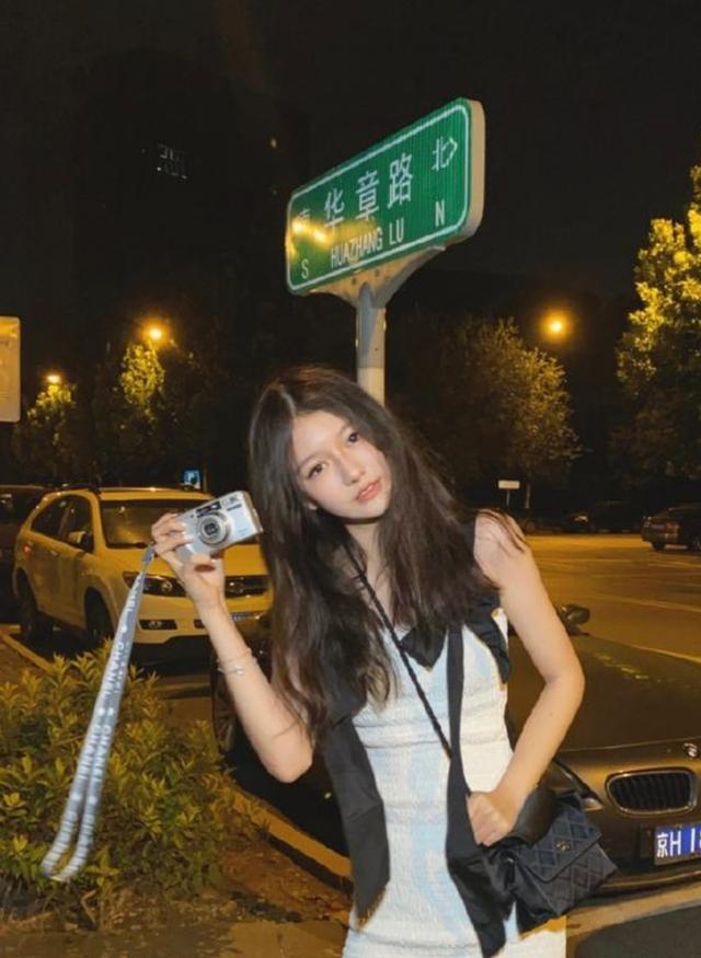 太亮眼李嫣闺蜜周巴黎晒名媛女团华为千金姚安娜稳居c位