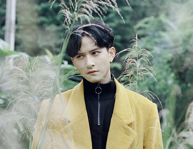 刘洲|刘洲成为讨好直播间里的观众，自诩是拳王刘师傅，并公开售卖拳谱