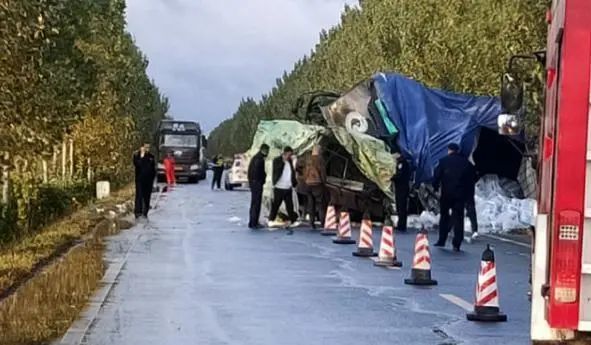 10月4日5时40分许,吉林省扶余市发生一起重大道路交通事故 造成18人