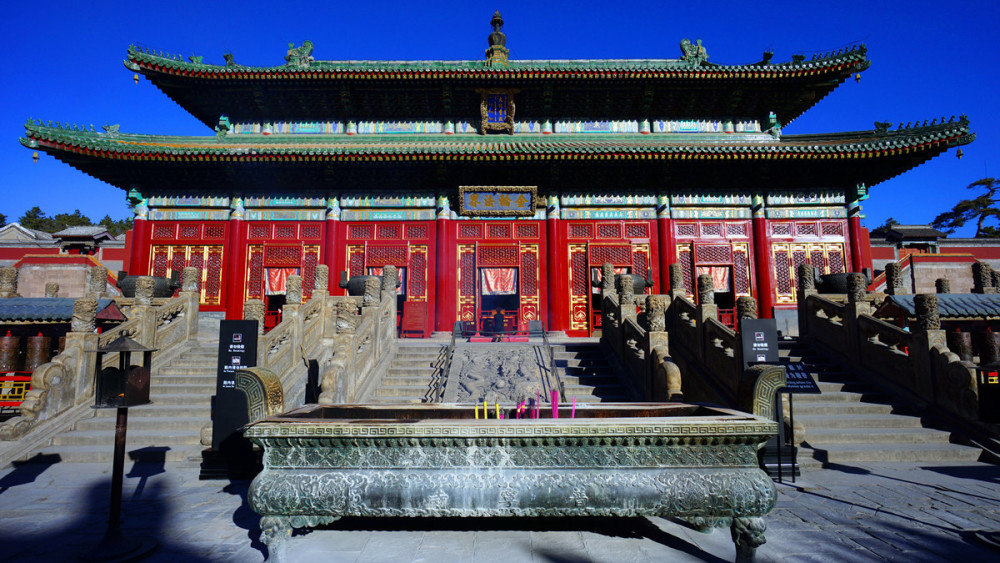 整个山门由三部分构成,在建造初期代表着一定的寓意,分别代表的是无作