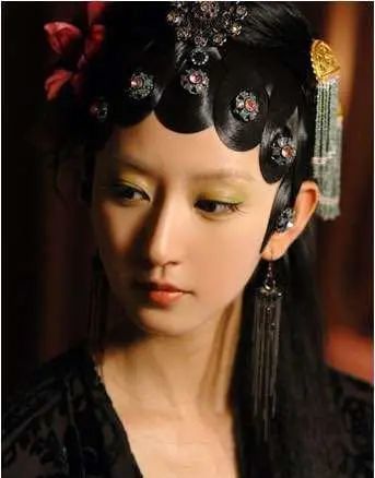 唐一菲|她真是一个狠人…