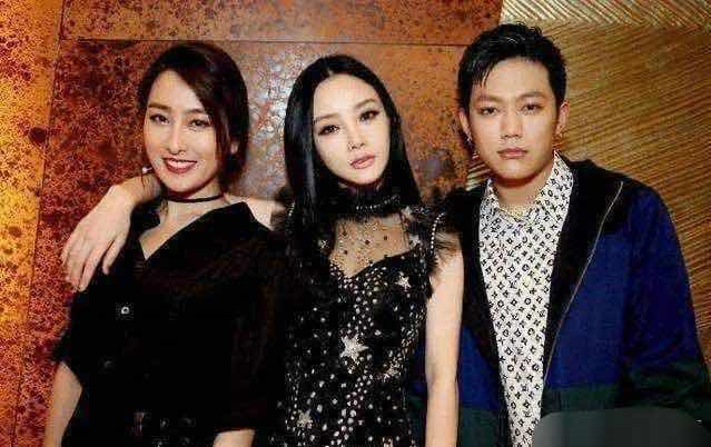 唐一菲|她真是一个狠人…