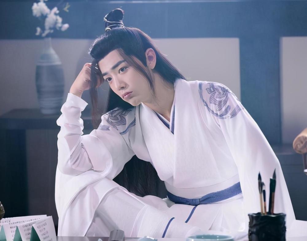 肖战|肖战庆生视频曝光，用力吹仙女棒蜡烛，开心得像个孩子