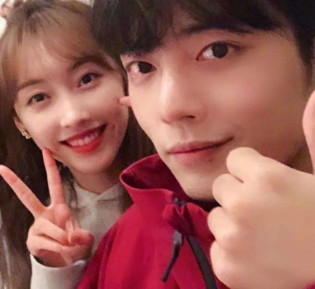 肖战|肖战生日登20国热搜，9位明星勇敢为他庆生，仅一人获肖战回复