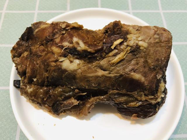 烧饼|这家街边涮肉店有北京最便宜的烧饼，5毛钱一个，排队才能买到