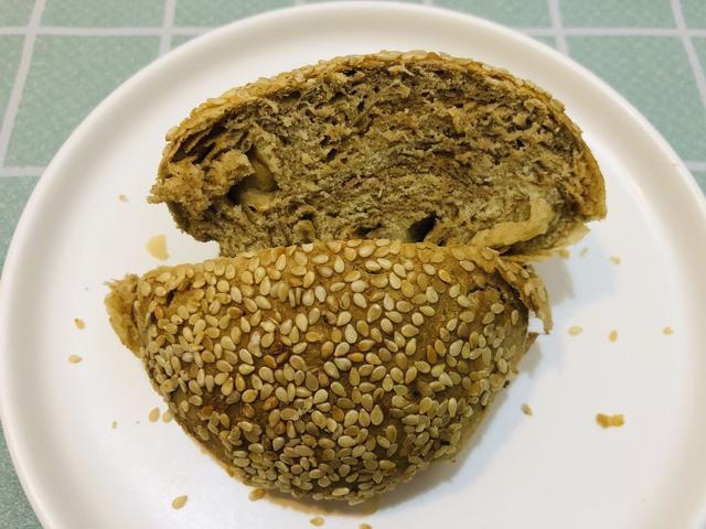 烧饼|这家街边涮肉店有北京最便宜的烧饼，5毛钱一个，排队才能买到