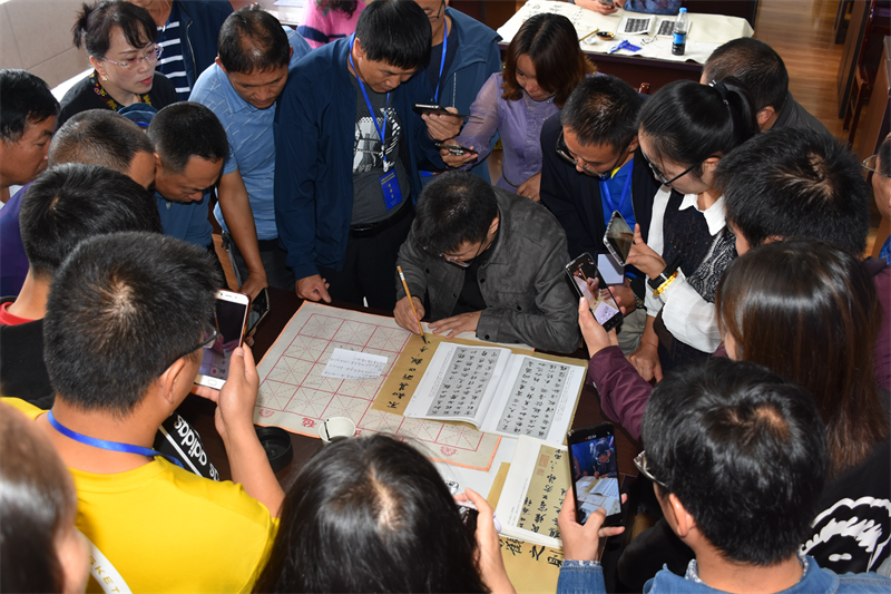 中国书法家协会|云南：曲靖市书法家协会举办第五届正书展暨第五届青年展看稿会