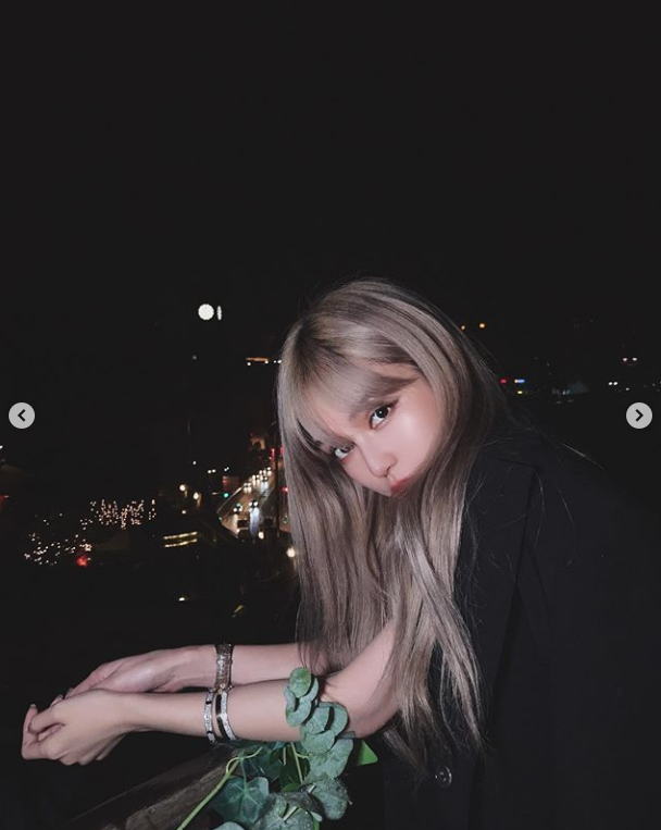 周扬青|周扬青再晒与安崎合照，网红爱豆同框比美，颜值气场不相上下