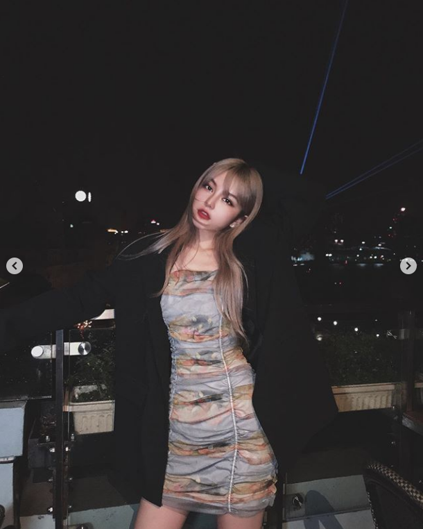 周扬青|周扬青再晒与安崎合照，网红爱豆同框比美，颜值气场不相上下