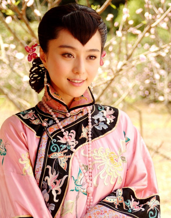 先后拍了《苹果》,《观音山》,《心中有鬼》,《十月围城》等一系列