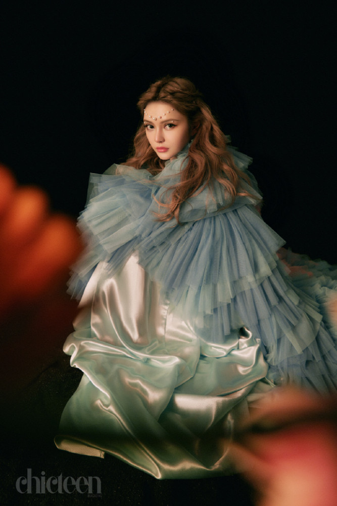 周扬青|周扬青再晒与安崎合照，网红爱豆同框比美，颜值气场不相上下