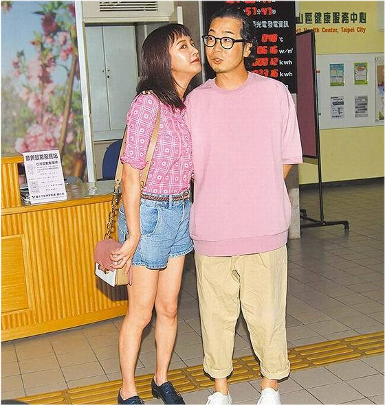 陈意涵|陈意涵与导演丈夫带娃野餐，儿子正面曝光，没能遗传妈妈美貌