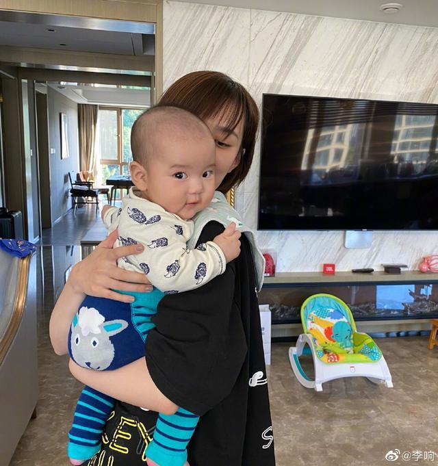 李响首度自曝妻子和儿子正面照!圈外妻子颜值超高,完全不输女星