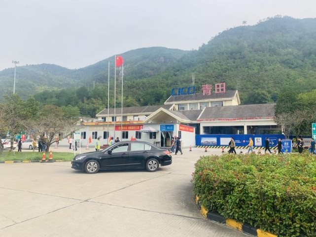 也是醉了,他将老婆丢在高速服务区,只因老婆玩输了一局双扣