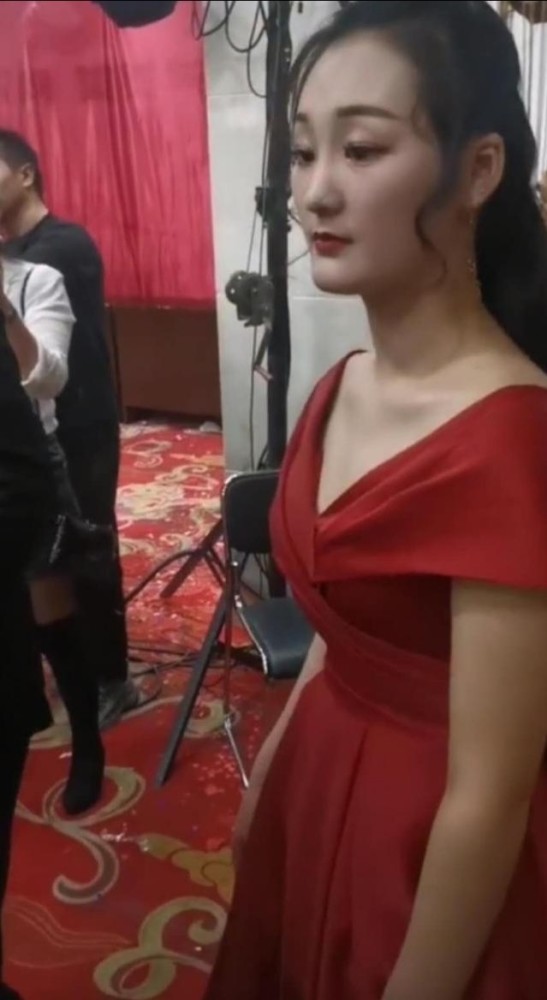 朱之文|大衣哥朱之文儿子领儿媳回家，女方笑得很灿烂，男方却被嘲有点呆