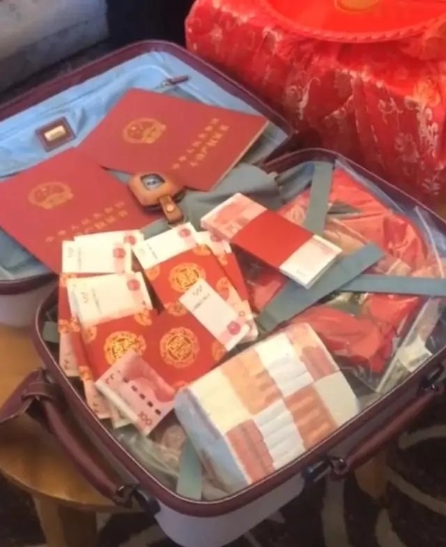 朱之文|大衣哥朱之文儿子领儿媳回家，女方笑得很灿烂，男方却被嘲有点呆