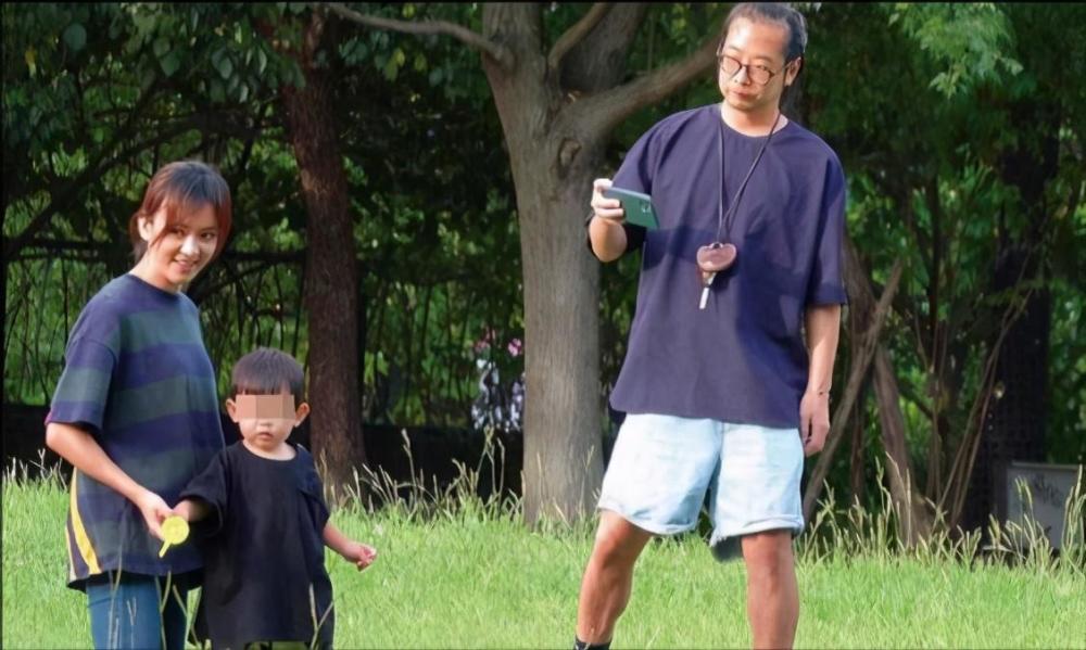 陈意涵|陈意涵儿子正面曝光，网友感叹：浪费了妈妈的好基因