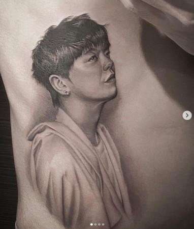 黄鸿升|黄鸿升全家刺青悼念小鬼，萧敬腾将现身“地球上最浪漫的”追思会