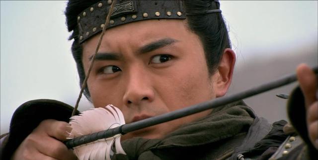 宋江|《水浒传》里，宋江和花荣的关系有多诡异？超出常人认知