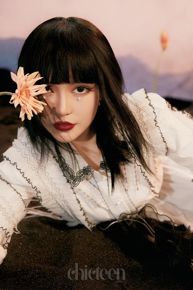 周扬青|周扬青再拍杂志写真，个性造型如童话公主，颜值与气质兼具