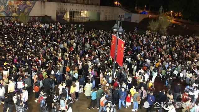 四川美术学院|肖战粉丝又翻车！围堵川美校门口，粉丝发声澄清，但行为仍不可取